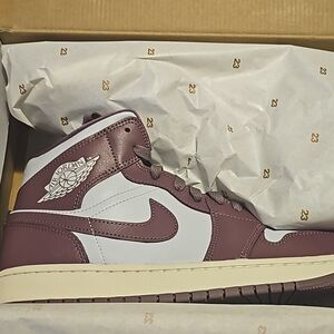 BNIB AUTHENTIC AIR JORDAN 1 MID
